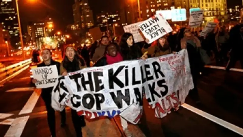 Демонстранты в Нью-Йорке заблокировали Бруклинский мост