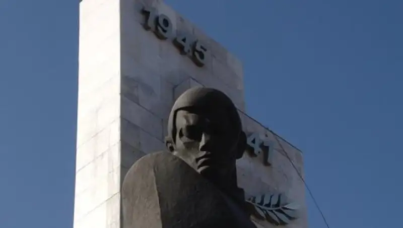 С памятника погибшим в ВОВ в Темиртау украли звезду Вечного огня