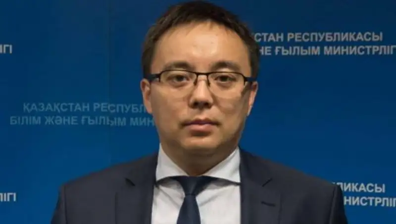 Амрин раскрыл причину своего ухода из МОН РК