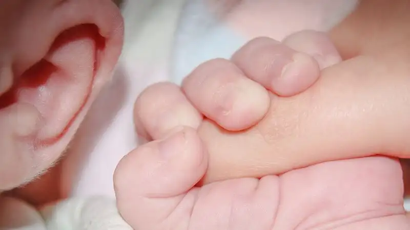 Ажар Гиният прокомментировала видео с хиджамой младенцу