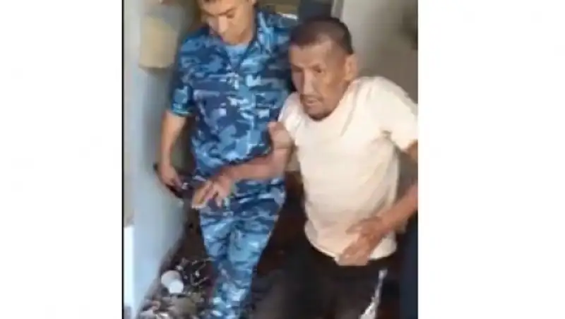 Взрывной волной снесло крышу жилища в Арыси