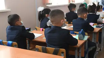 Можно ли детям приносить в школы смартфоны, фото - Новости Zakon.kz от 09.03.2022 10:39