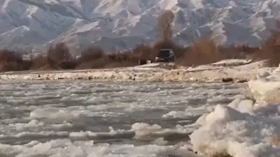 В Кыргызстане замерзло озеро Иссык-Куль, фото - Новости Zakon.kz от 16.01.2023 06:01