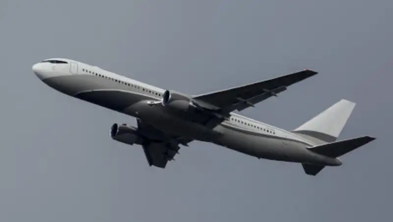 Как выглядит изнутри личный самолет Романа Абрамовича