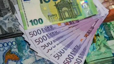 Казахстанцы отказываются от рублей и стали чаще покупать евро, фото - Новости Zakon.kz от 12.05.2023 22:18