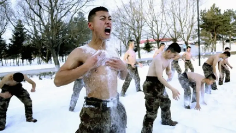 Полные военнослужащие китайской армии лишились карьерного роста