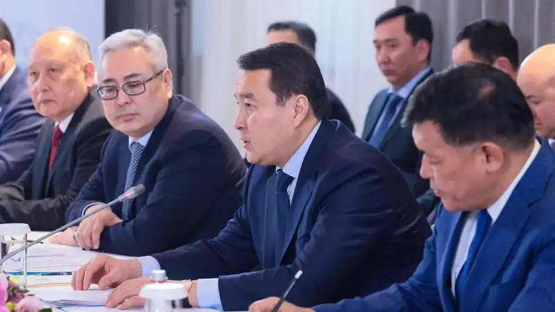 Алихан Смаилов и Акылбек Жапаров встретились в Алматы