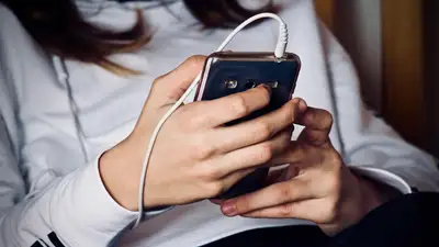 Законопроект о запрете сотовых телефонов в школах ушел на подпись Токаеву