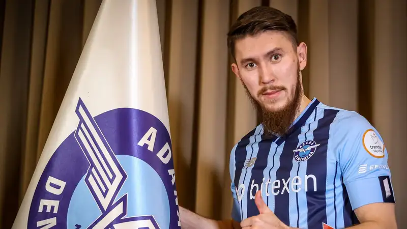 Лидер сборной Казахстана по футболу подписал контракт с турецким клубом