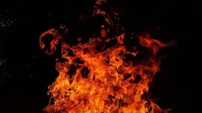 Бойцы СОБР предотвратили взрыв газового баллона в горящей квартире в Семее