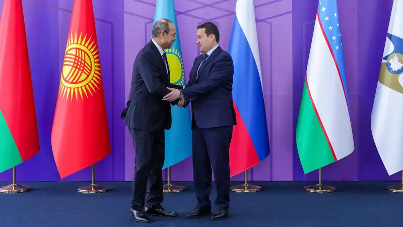 Смаилов обсудил с премьером Узбекистана сотрудничество в водной сфере