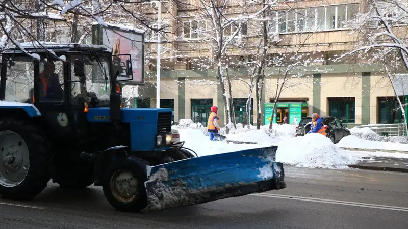 Справляются ли коммунальщики с уборкой снега в Алматы – фоторепортаж