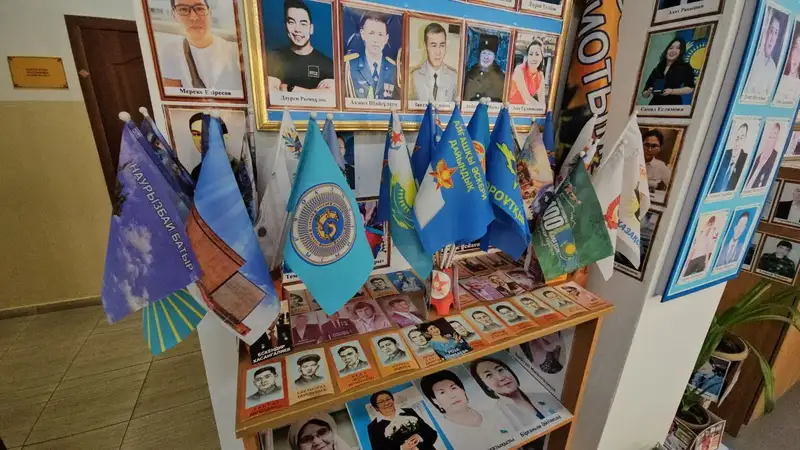 Учитель НВП переделал школьный кабинет в Музей героев Казахстана