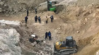 Автобус с людьми ушел под землю в Павлодарской области: поиски возобновили