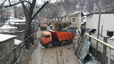 Страшные последствия оползня в Алматы показали с высоты птичьего полета, фото - Новости Zakon.kz от 08.02.2024 11:01