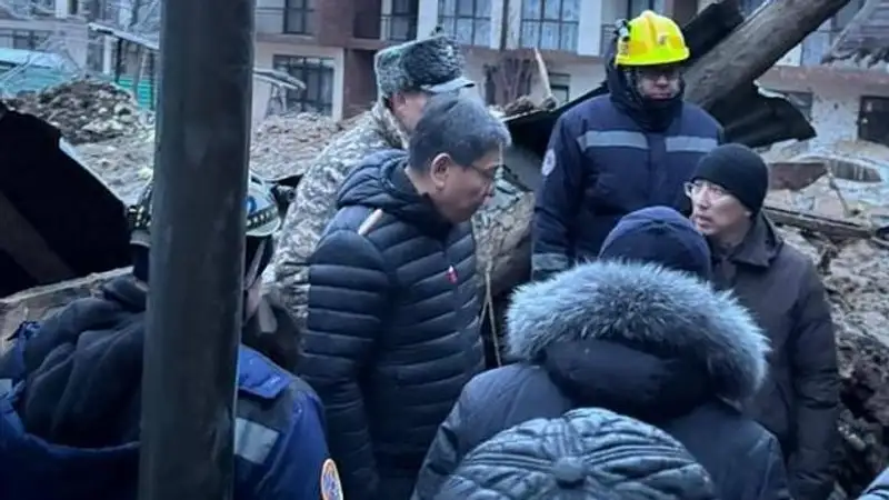 Оползень в Алматы: аким приехал на место ЧП, создана спецгруппа по расследованию