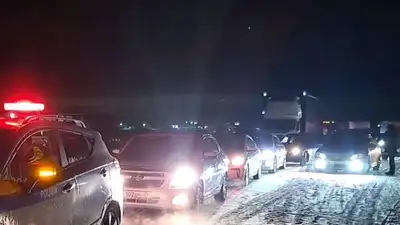 Полицейские сопроводили около тысячи автомобилей по закрытой трассе в Карагандинской области