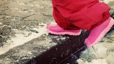 Улицы подтопило в Атырау из-за обильного снеготаяния