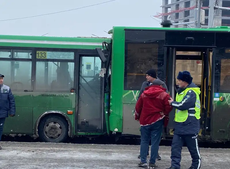 Массовое ДТП с автобусами, фото - Новости Zakon.kz от 13.02.2024 09:42