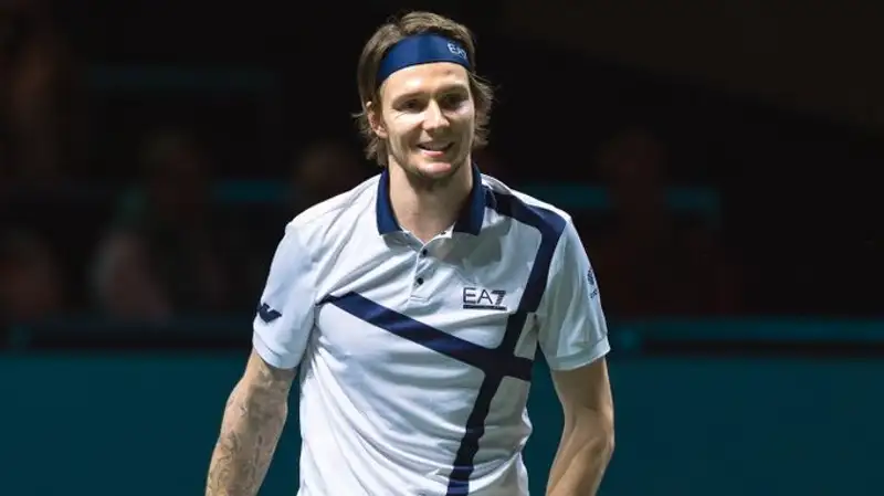 Видеообзор победного матча Александра Бублика в первом круге турнира в Роттердаме