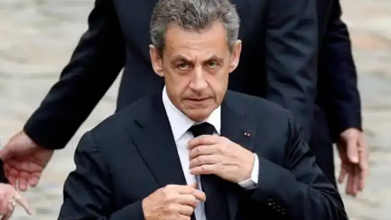 Суд приговорил экс-президента Франции Саркози к шести месяцам лишения свободы