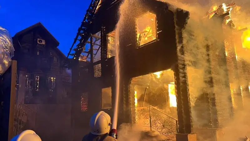 Банный комплекс Villar горит в Алматы