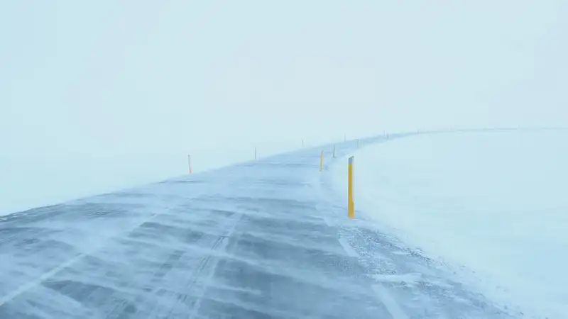 Движение авто ограничили из-за непогоды на трассах в 13 областях Казахстана