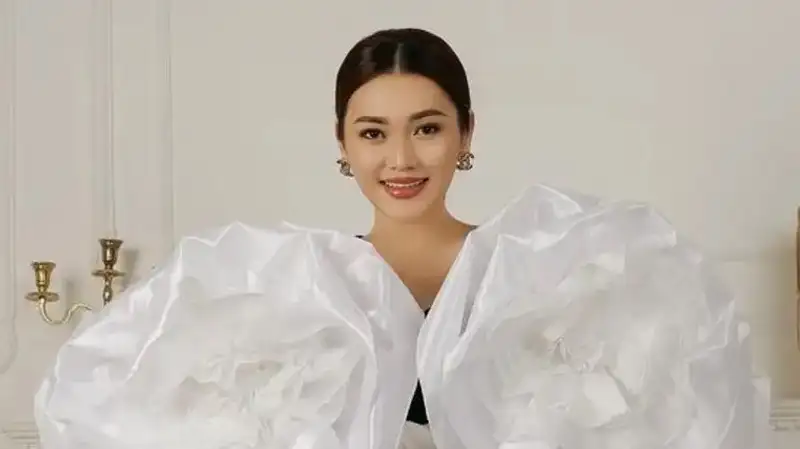 Ерке Есмахан трогательно поздравила маму с днем рождения