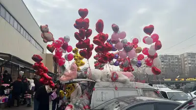 333 розы половинке: ажиотаж на цветочном рынке Алматы ко Дню влюбленных