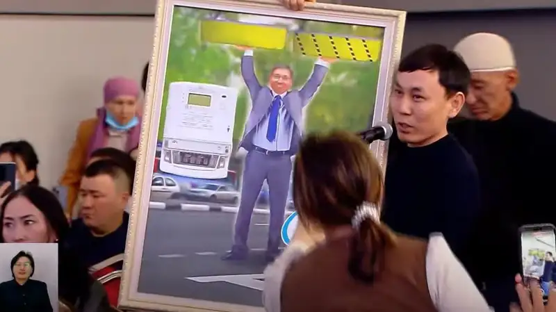 "Жене подарю": акиму Алматы сделали памятный подарок