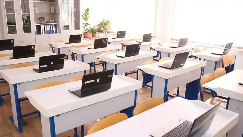 Школьников и студентов Костанайской области частично перевели на удаленку