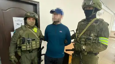Трех казахстанцев осудили за кражу информации Центра тестирования 
