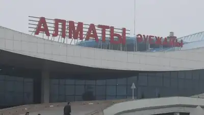 Задержки авиарейсов из-за сильного снегопада: аэропорт Алматы сделал заявление, фото - Новости Zakon.kz от 16.02.2024 22:10