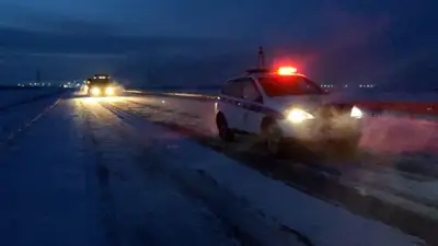 Автодороги закрыты из-за непогоды уже в 11 областях Казахстана, фото - Новости Zakon.kz от 19.02.2024 01:17