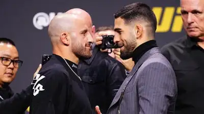 битва взглядов, фото - Новости Zakon.kz от 18.02.2024 12:56