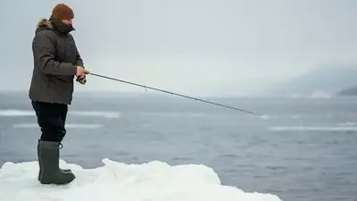Рыбаков уносит на льдине в открытое море в Сахалинской области, фото - Новости Zakon.kz от 18.02.2024 08:22