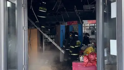 пожар в торговом доме в Семее, фото - Новости Zakon.kz от 19.02.2024 17:43