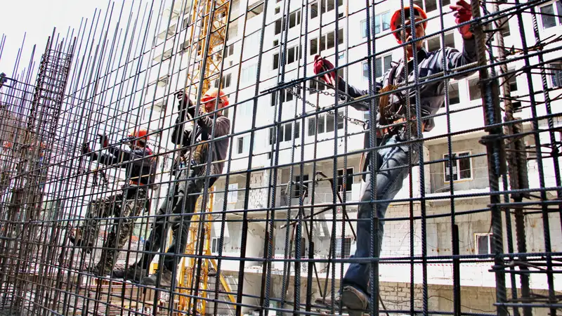 Более 260 застройщиков в Казахстане возводят дома без разрешений