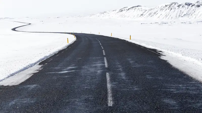 В восьми областях Казахстана закрыли дороги