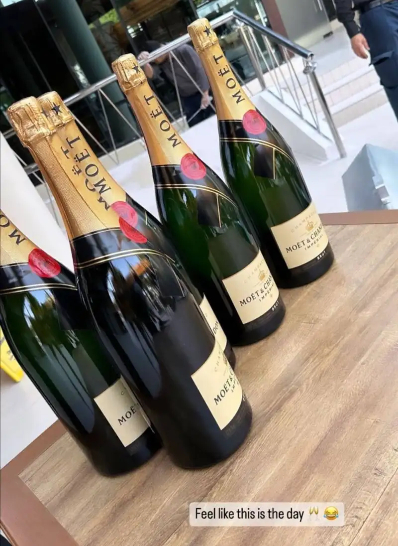  Арина Соболенко выложила фото с пятью бутылками шампанского после сенсационного поражения от хорватки Донны Векич , ##imageAlt## 
