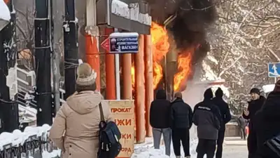 В Алматы сгорел цветочный магазин