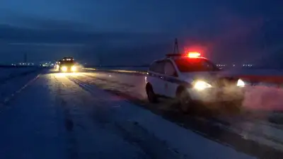 Автодороги закрыли из-за непогоды в двух областях Казахстана 