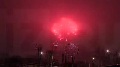 Традиционные салюты в честь защитников отечества отгремели в российских городах, фото - Новости Zakon.kz от 24.02.2024 06:59