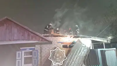 Огнеборцы спасли мужчину из горящего дома в Павлодарской области