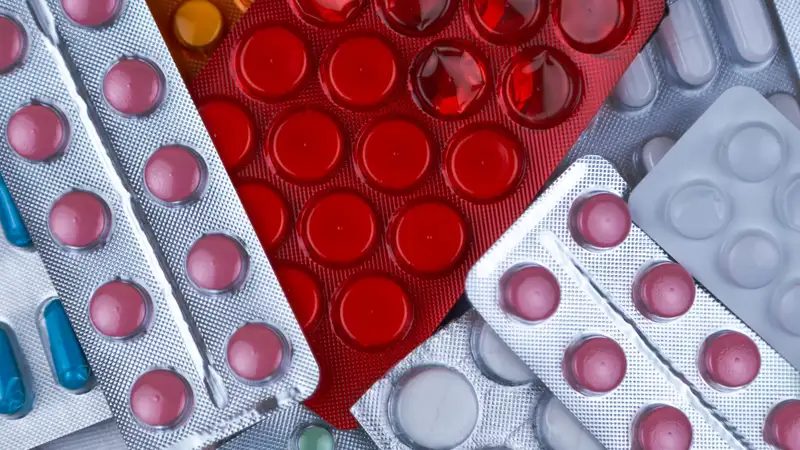 Лекарства с истекшим сроком годности нашли в школах Караганды