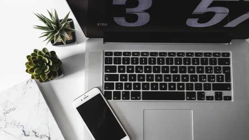 Как казахстанцам подготовить технику к смене часового пояса