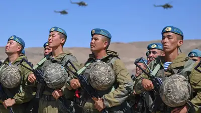 Какая зарплата у военнослужащих в Казахстане