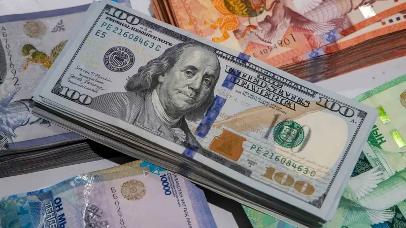 Нацбанк продал из Нацфонда валюту на 609 млн долларов