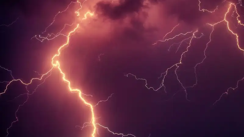 В самолет, вылетевший из Ванкувера, ударила молния