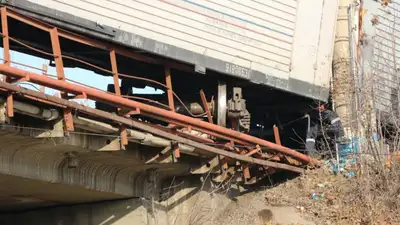 Часть ж/д моста обрушилась в Туркестанской области, фото - Новости Zakon.kz от 04.03.2024 11:01